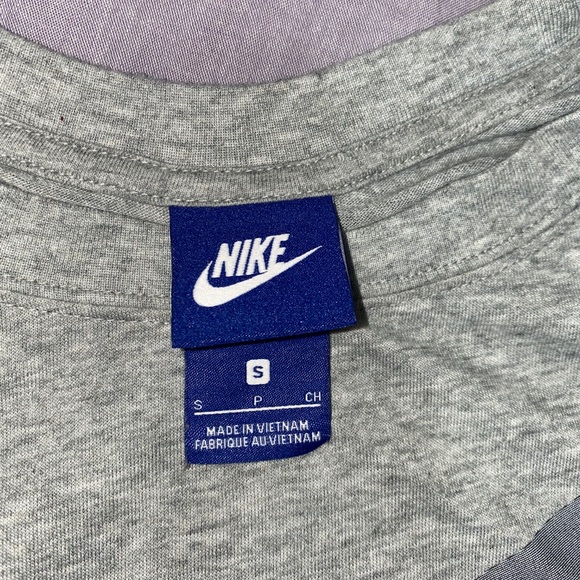 Nike T-shirt - Picture 3 of 4